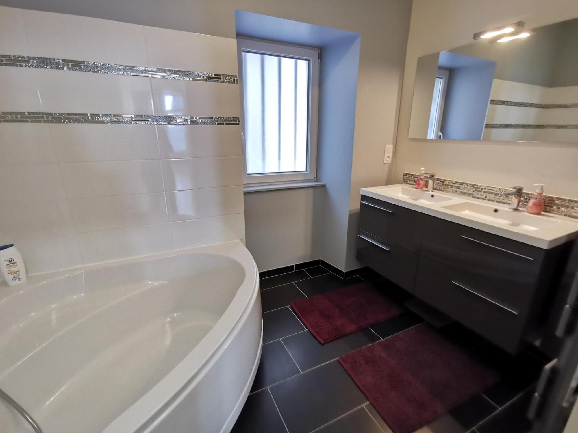 Appartement 3 Chambres Au Coeur Du Jura, Ideal Famille Salins-les-Bains Exteriör bild