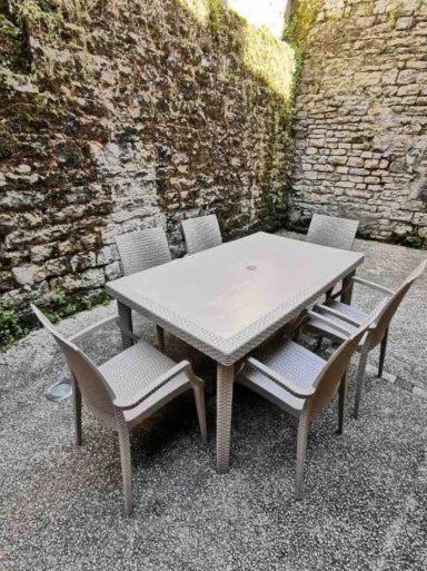 Appartement 3 Chambres Au Coeur Du Jura, Ideal Famille Salins-les-Bains Exteriör bild